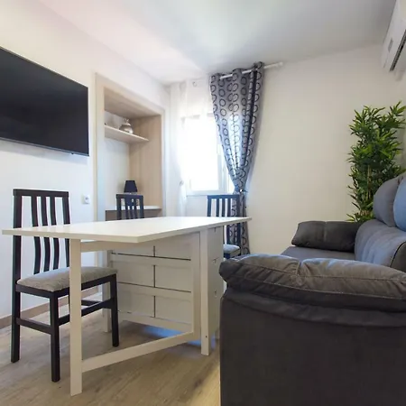 Apartment Versus Near Of Arts *